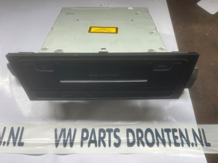 Display Multi Media regelunit van een Audi A4, Gebruikt, -, Verzenden, -