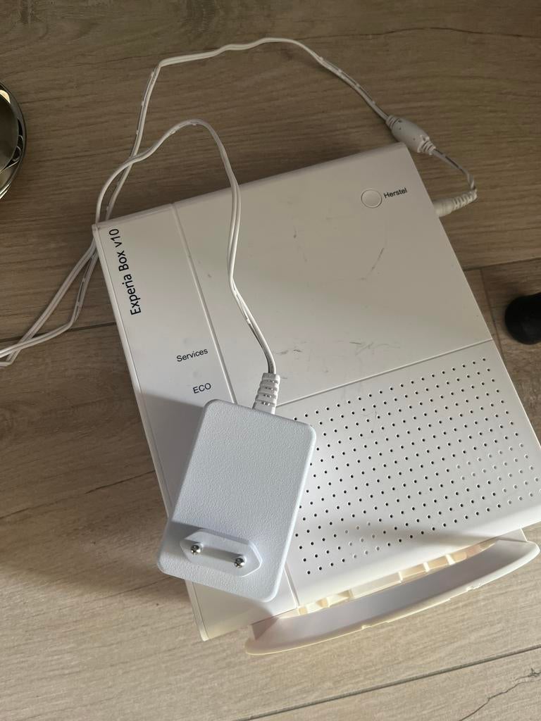 KPN Experia Box V10 Router/Modem, Computers en Software, Routers en Modems, Ophalen of Verzenden, Gebruikt, Router met modem