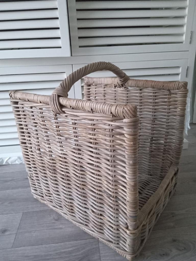 Grote, rotan (lectuur) mand te koop, Mand, Vierkant, Nieuw, Ophalen of Verzenden