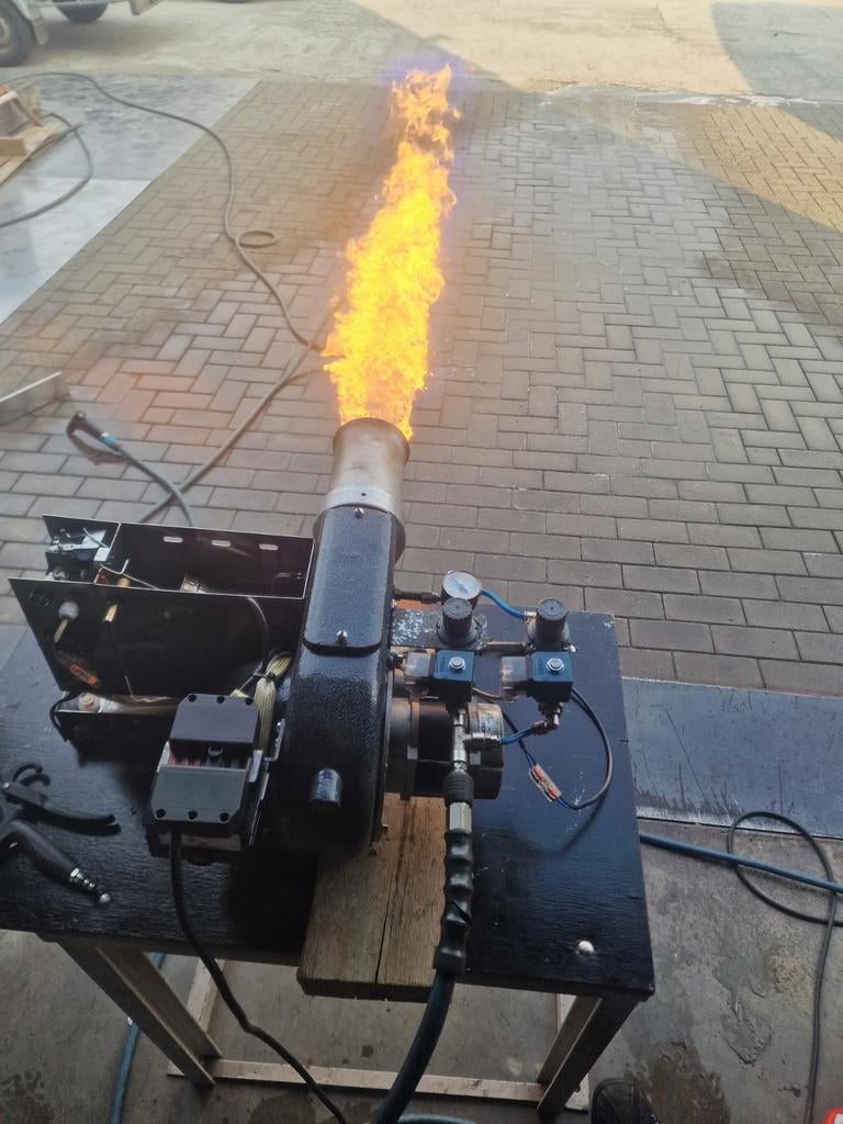 Afgewerkte oliebrander voir cv of warmelucht kachel, Ophalen of Verzenden