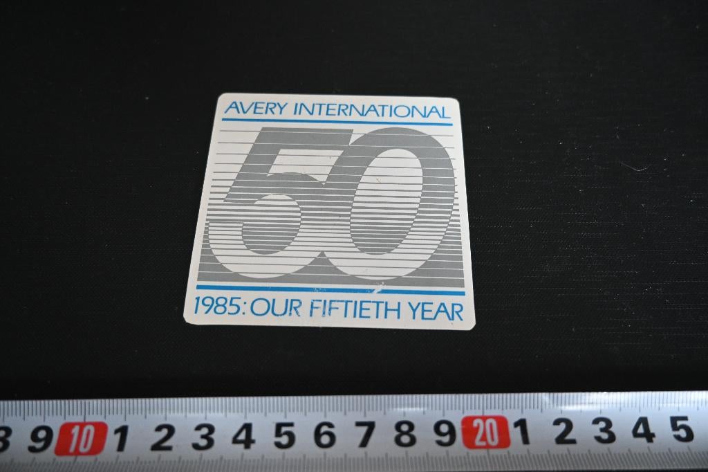 sticker Avery international 50 1985: our fiftieth year, Ophalen, Zo goed als nieuw