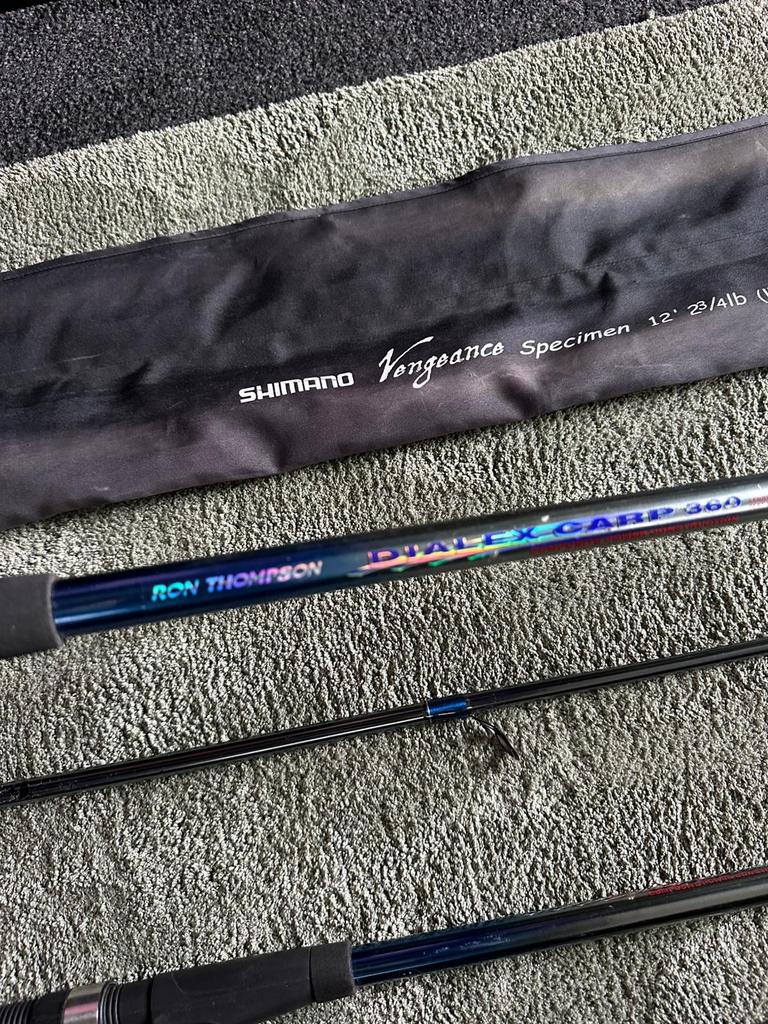 Twee ongebruikte Ron Thompson Carp hengels met draagtas, Watersport en Boten, Ophalen of Verzenden, Nieuw, Werphengel