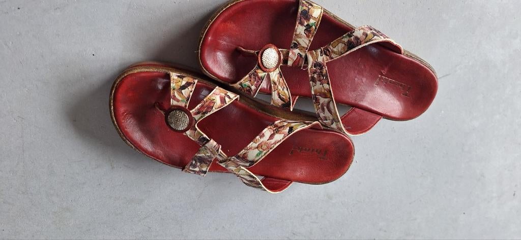 Zeer comfortabele slippers van het merk Think mt 37.5, Slippers, Overige kleuren, Ophalen of Verzenden, Zo goed als nieuw