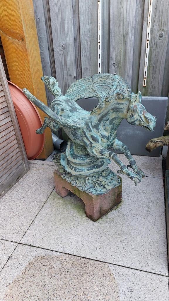 Bronzen beeld mythologie, Ophalen