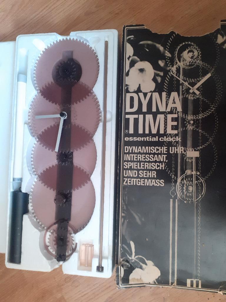 design jaren 70 Dynatime space age plexi wandklok retro, Huis en Inrichting, Wandklok, ?, Zo goed als nieuw, Dynatime