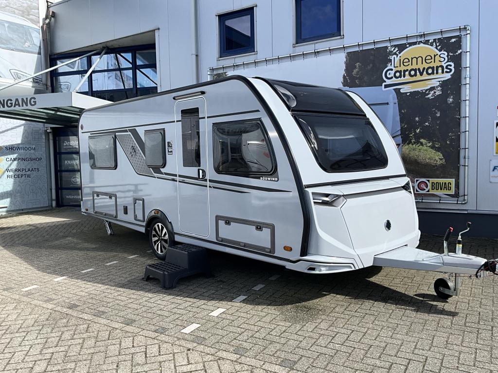 Knaus Sudwind Black Selection 540 UE VLOERVERW-ENKEL BEDDEN, Bedrijf, Knaus, Overige typen, 1250 - 1500 kg