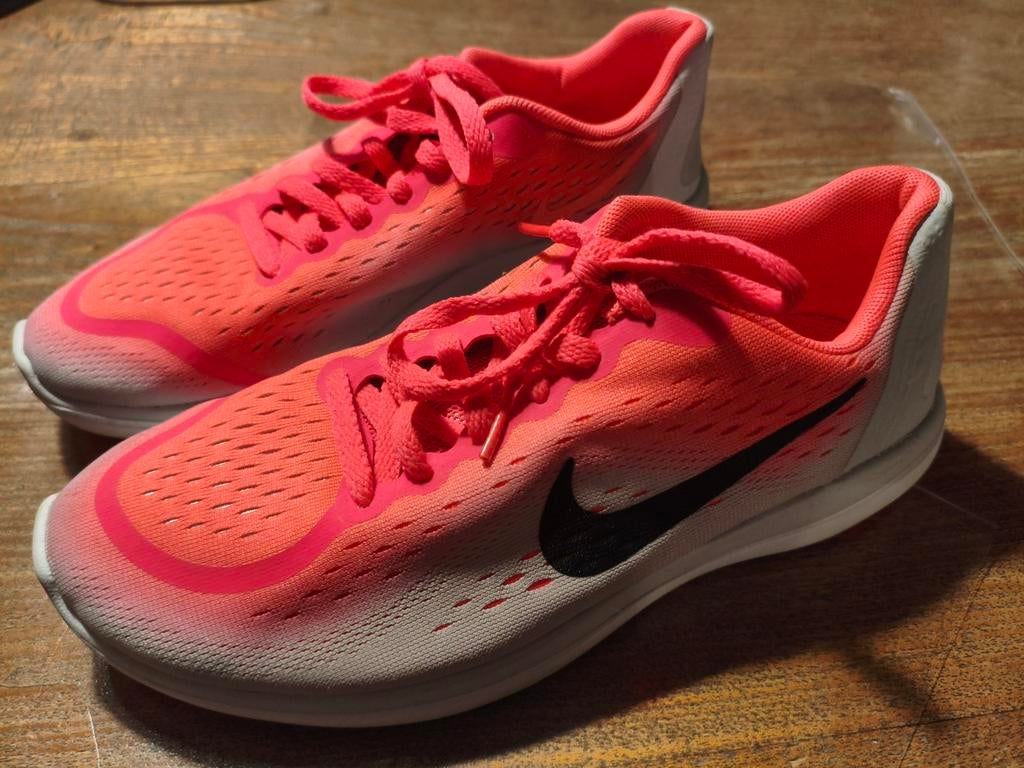 Nike Flex 2017 RN Sneakers- Roze/Wit maat 38  904252-600, Sportschoenen, Nike, Ophalen of Verzenden, Zo goed als nieuw