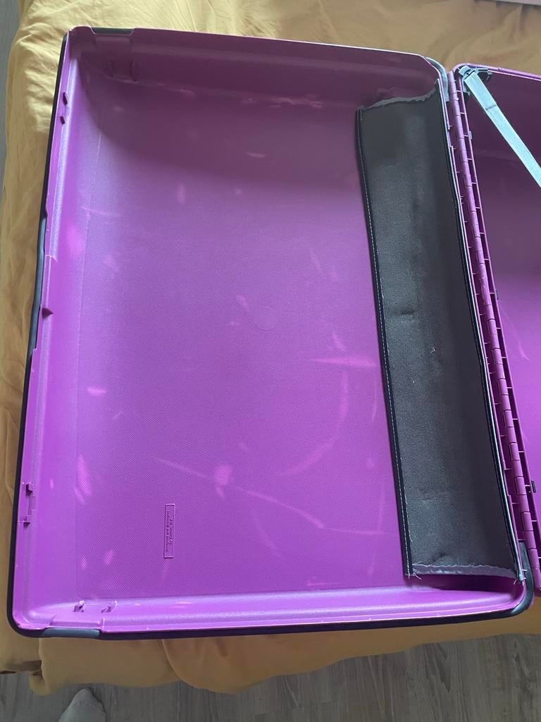 Paarse rolkoffer, Sieraden, Tassen en Uiterlijk, Koffers, Gebruikt, 50 tot 60 cm, Hard kunststof, Slot