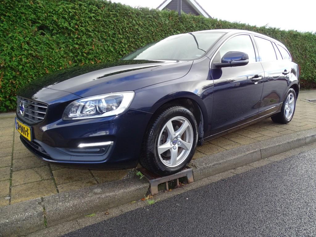 Volvo V60 1.5 T2 POLAR+-Automaat-Leer-Navi-Media-Blth-Verw s, Euro 6, 4 cilinders, Met garantie (alle), Blauw