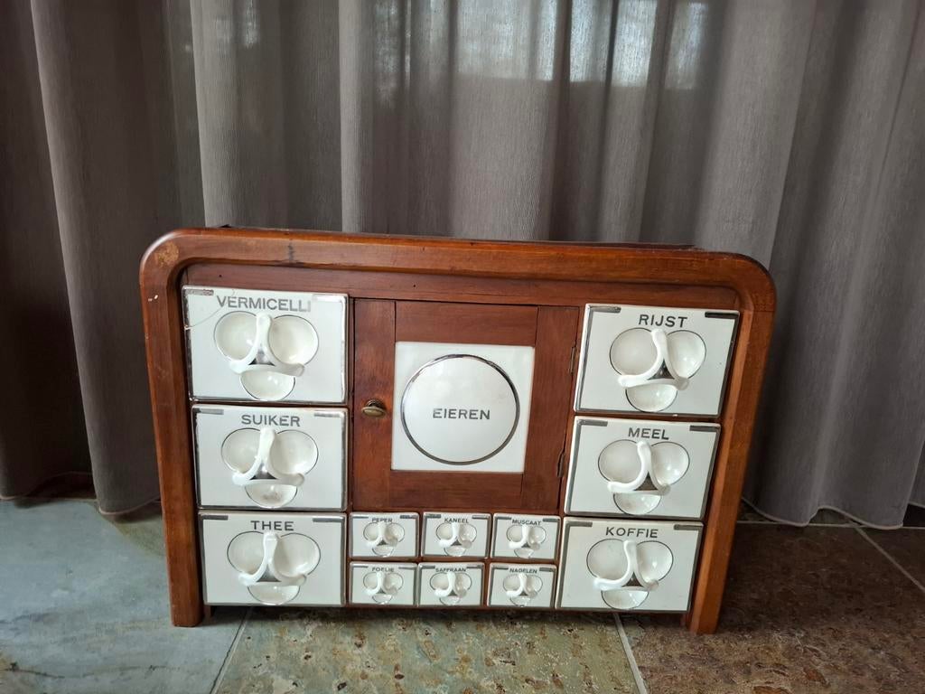 Antieke kruidenkast met porseleinen lades, Ophalen