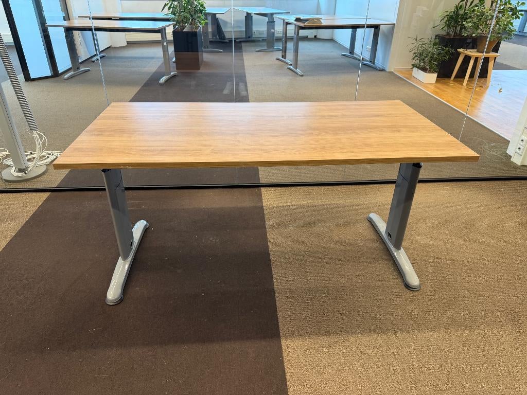 Instelbaar bureau / tafel met schroef, 30 stuks, Ophalen of Verzenden, In hoogte verstelbaar, Gebruikt