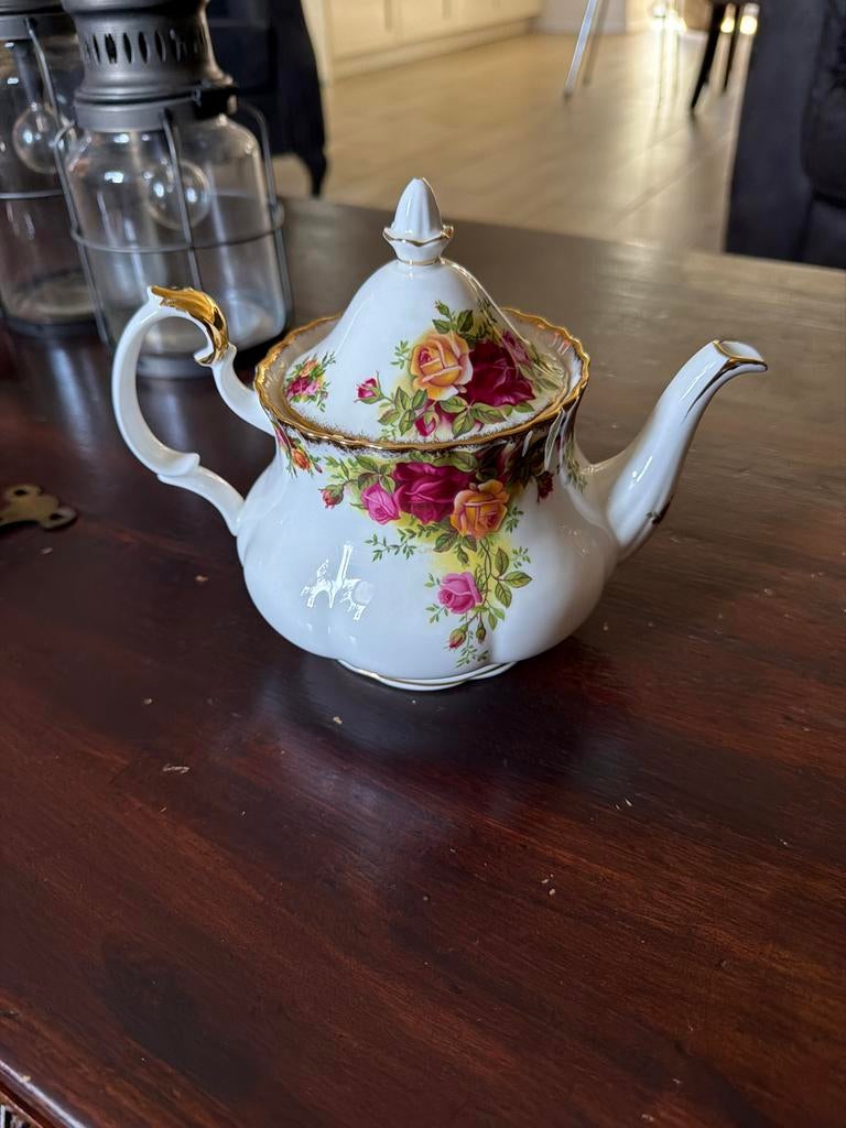 Porseleinen theepot met bloemmotief royal albert, Antiek en Kunst, Ophalen of Verzenden