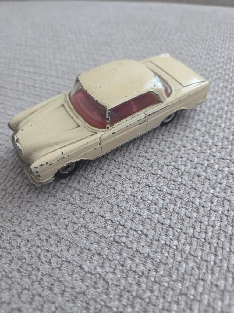 Mercedes Benz 220 SE coupe Corgi Toys 230 schaal 1:43, Hobby en Vrije tijd, Gebruikt, Auto, Corgi, .