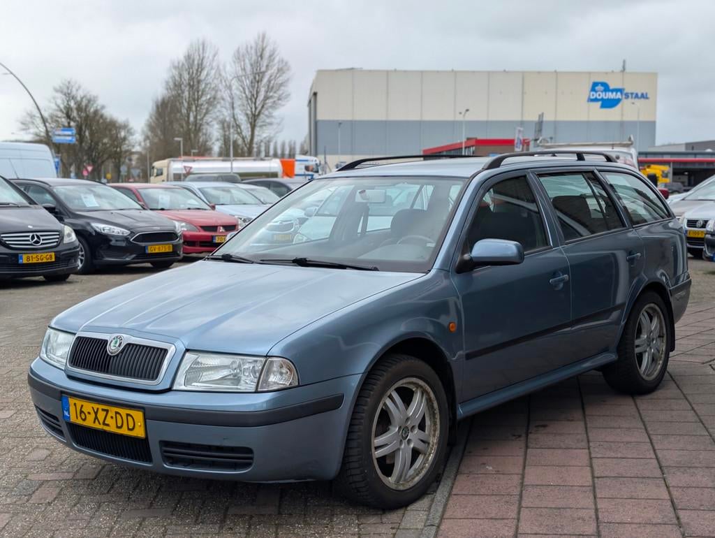 Skoda Octavia Combi 1.9 TDI Démarrage - Clima - Cruise, Voorwielaandrijving, Gebruikt, Zwart, Blauw