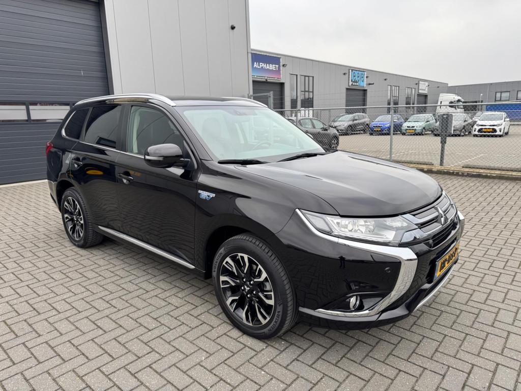 Mitsubishi Outlander 2.0 PHEV Executive Edition, Euro 6, 4 cilinders, 1820 kg, Zwart