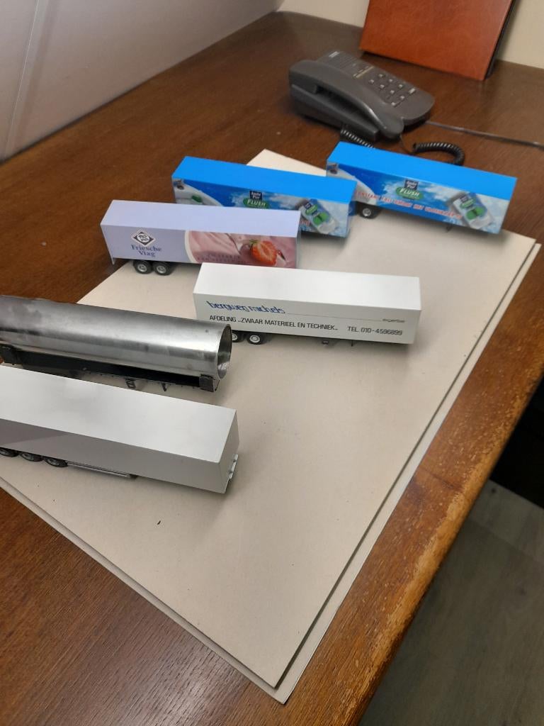 Diverse aanhangers, Hobby en Vrije tijd, Modelauto's | 1:50, Ophalen of Verzenden, Zo goed als nieuw, Bus of Vrachtwagen, Lion Toys