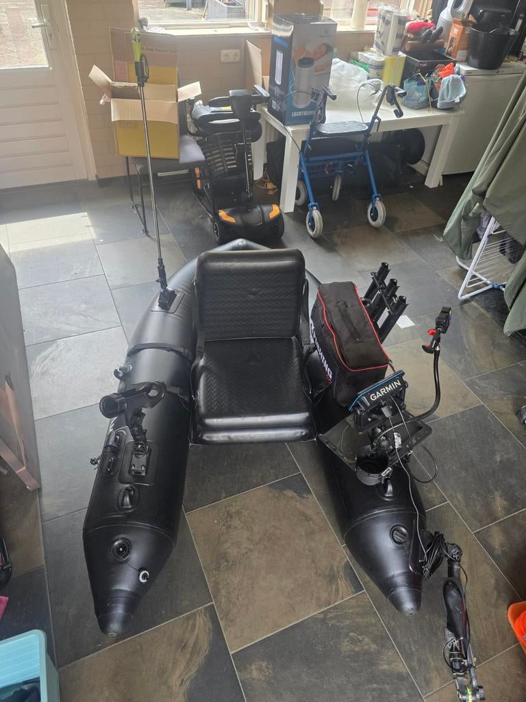 Belly boat zonder fishfinder (zeer compleet uitgerust), Ophalen, Zo goed als nieuw, Overige typen