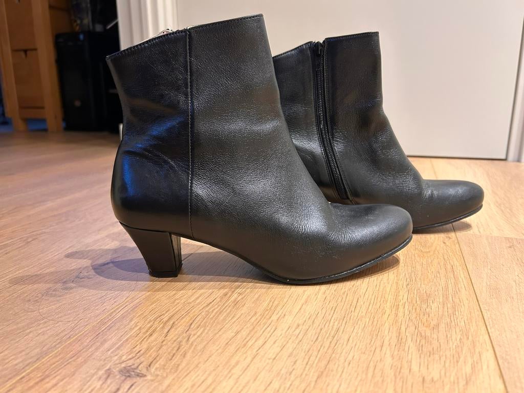 Zwarte leren schoenen maat 39, Ook ballerina’s en pumps, Kleding | Dames, Schoenen, Ophalen, Zo goed als nieuw, Zwart