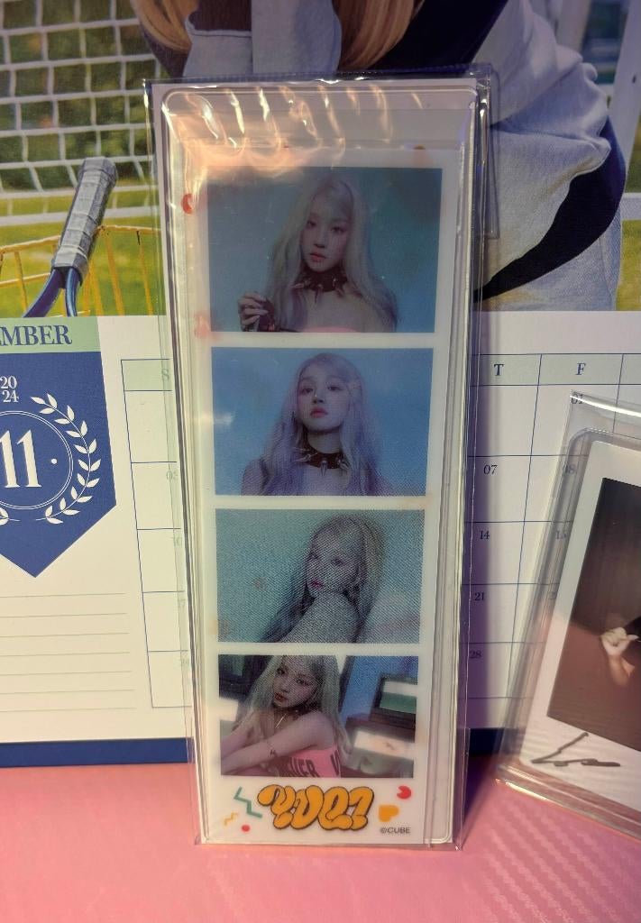 Gidle Yuqi happy freak day 4cut photocard, Ophalen of Verzenden, Nieuw, Foto of Kaart