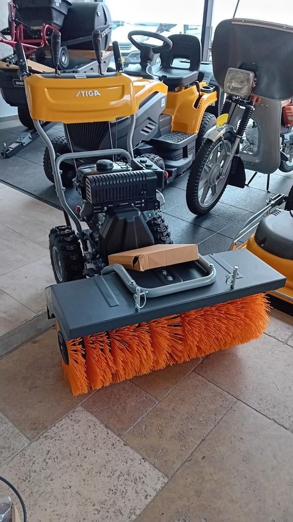 Stiga  veegmachine sws 800 g nieuw  euro 849 inc, Ophalen of Verzenden, Zo goed als nieuw