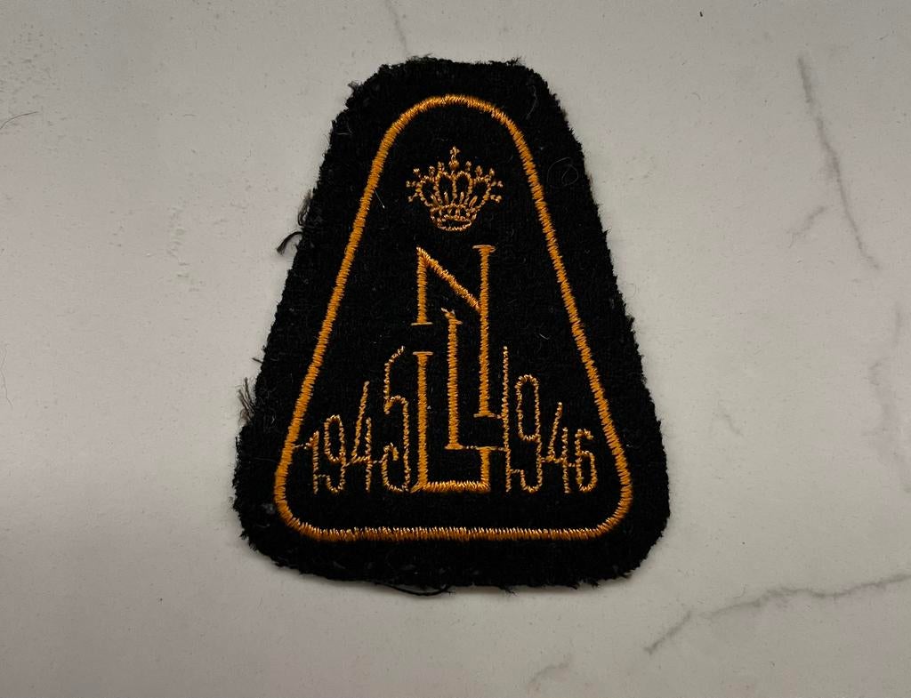 KNIL 1945 - 1946 - Voortrekker embleem, Ophalen of Verzenden, Landmacht, Nederland, Embleem of Badge