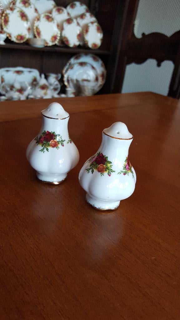 Peper en zout stel van Royal Albert Old Country Roses, Ophalen of Verzenden