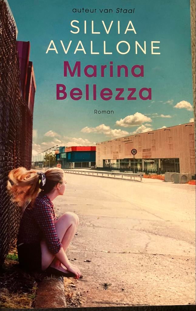 Marina Bellezza - Silvia Avallone, Ophalen of Verzenden, Zo goed als nieuw, Nederland