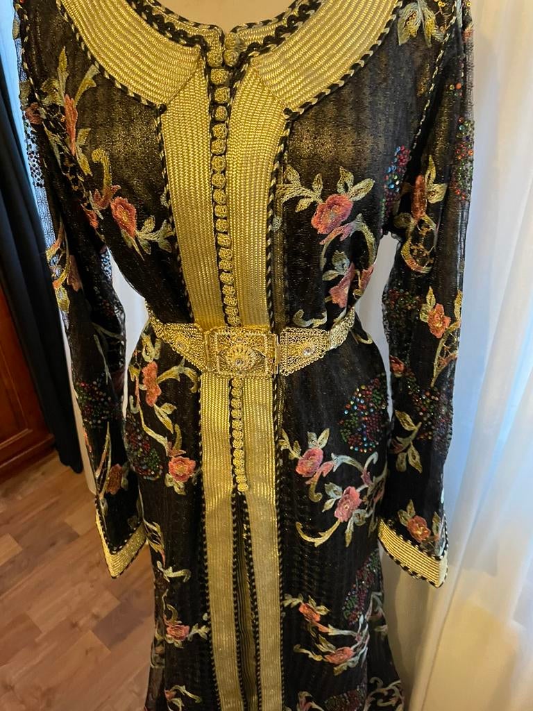 Zeer mooie Nieuwr!! Marokkaanse jurk/takshita/takchita, Kleding | Dames, Jurken, Zo goed als nieuw, Maat 42/44 (L), Zwart, Onder de knie