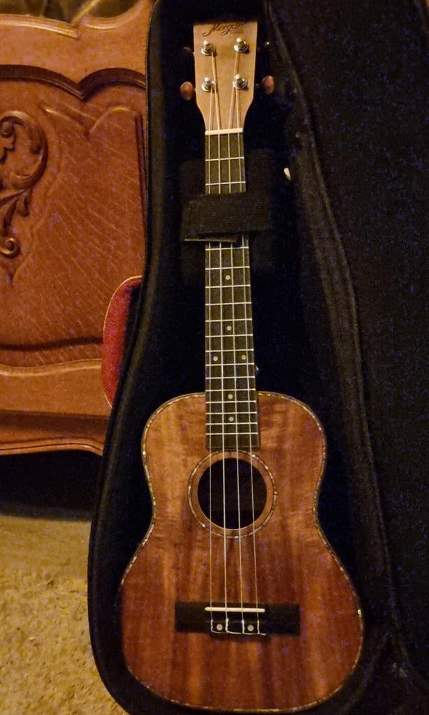 Morgan koa tenor ukulele met Ortetega gigbag richter strap, Muziek en Instrumenten, Snaarinstrumenten | Overige, Zo goed als nieuw