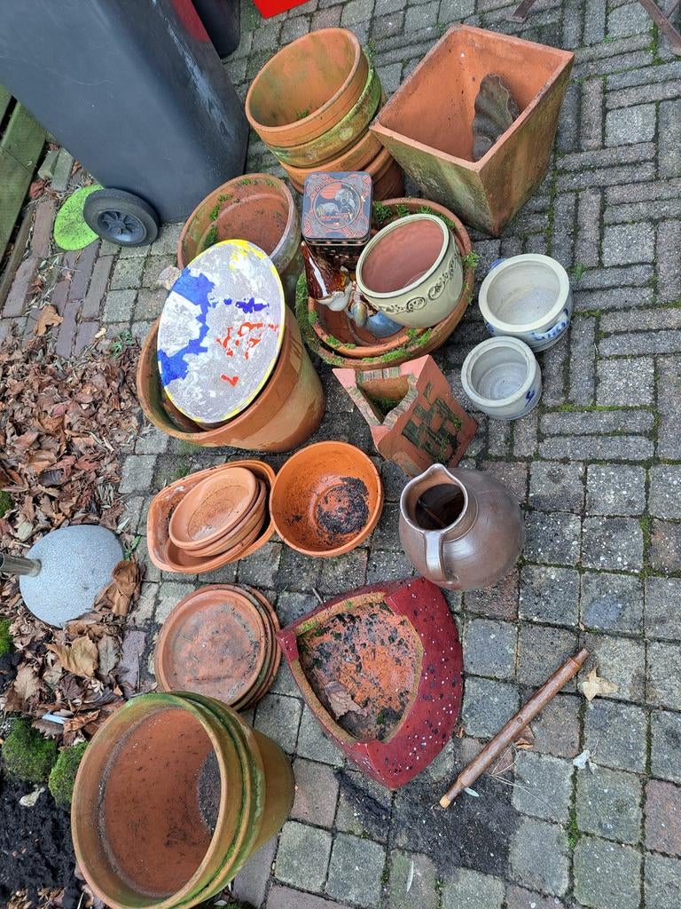 Diverse bloempotten - Aardewerk, beton, kunststof, Tuin en Terras, Bloempotten, Gebruikt, Aardewerk, Binnen, Balkon, Tuin, Minder dan 40 cm