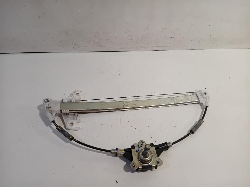 Raammechaniek links achter Suzuki Baleno, Auto-onderdelen, Onderdelen@venauto.nl, Van der Ven Autorecycling B.V., Gebruikt, Ettenseweg 76, 4706 PB Roosendaal, The Netherlands