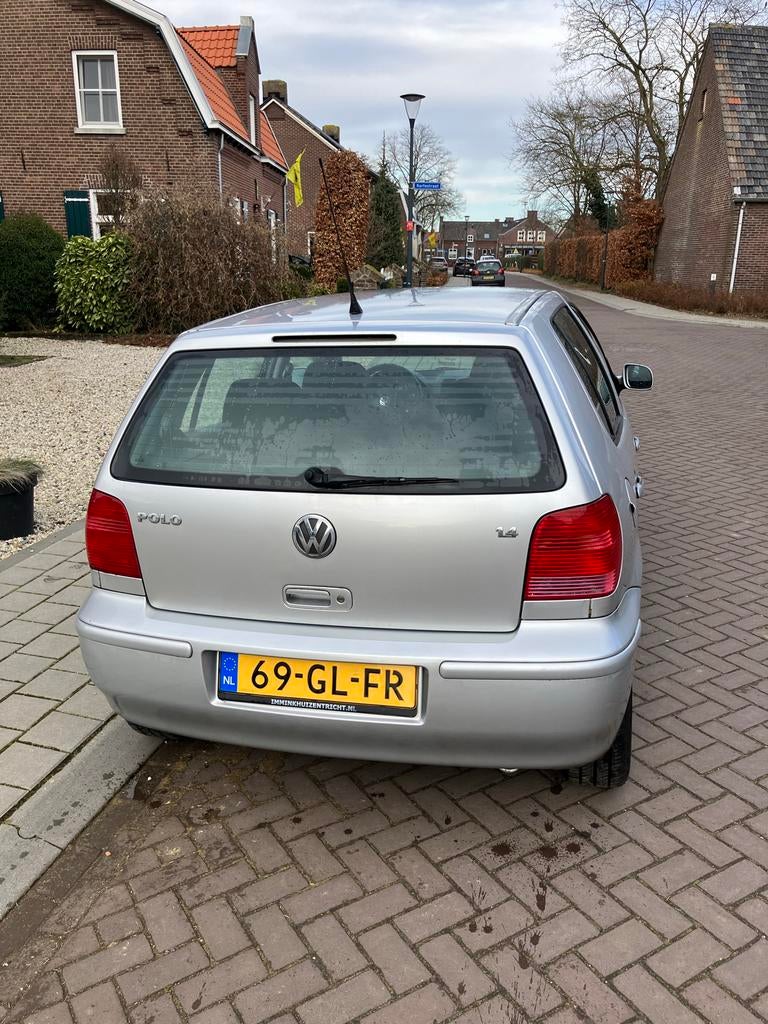 Volkswagen Polo 1.4 55KW 2001 Grijs, Auto's, Voorwielaandrijving, 450 kg, 74 pk, 31 €/maand