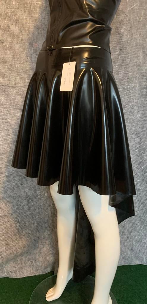 Latex skaterrok zwart met lange achterkant, Kleding | Dames, Zwart, Maat 42/44 (L), Nieuw, Ophalen of Verzenden