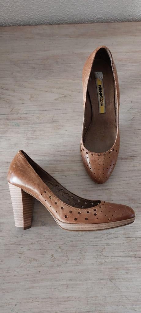 Mooie lichtbruine pumps Manas Design maat 35.
Volledig leer., Pumps, Bruin, Ophalen of Verzenden, Zo goed als nieuw