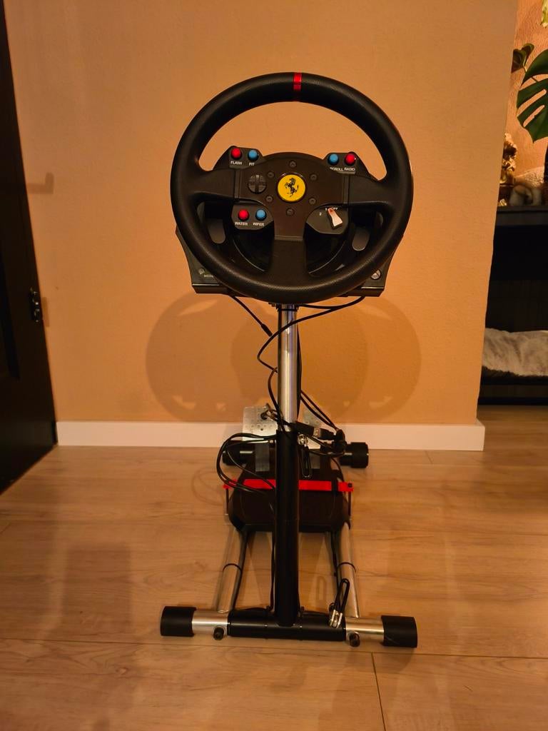 Te koop racestuur thrustmaster g920 Ferrari stuur, Ophalen, Zo goed als nieuw, Stuurtje of Sportattribuut, Xbox One