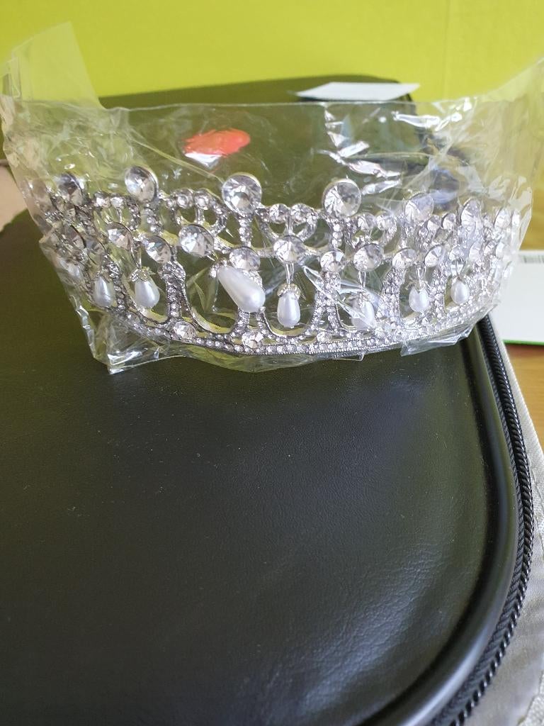 Mooie tiara nieuw, Kleding | Dames, Ophalen of Verzenden, Nieuw, Wit, Accessoires