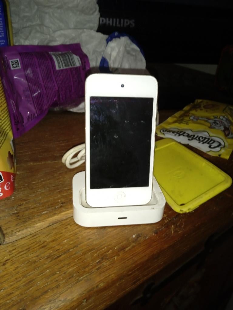 ipod 8gb + dock, Ophalen of Verzenden, Gebruikt, Touch, 40 GB en meer