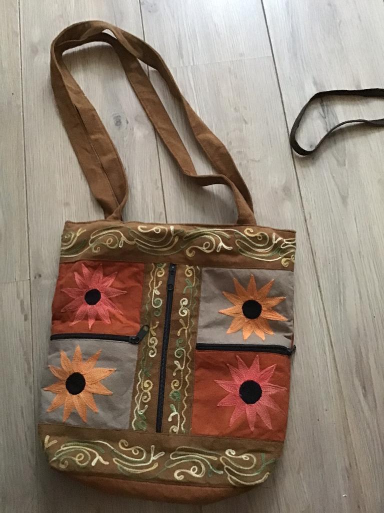 Nepal 2 leuke tassen uit. Nepal, Sieraden, Tassen en Uiterlijk, Tassen | Schoudertassen, Nieuw, Overige kleuren, Leer, Ophalen of Verzenden