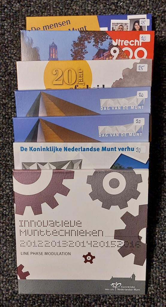 Collectie van 7 “Dag van de Munt” sets 2015 – 2023, Postzegels en Munten, Munten | Nederland, Ophalen of Verzenden, Koningin Beatrix
