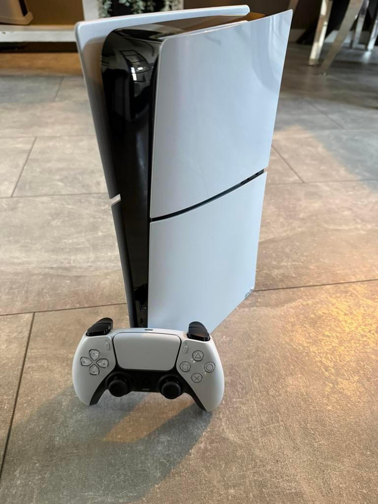 PlayStation 5 slim in nieuwstaat, Spelcomputers en Games, Ophalen of Verzenden, Zo goed als nieuw