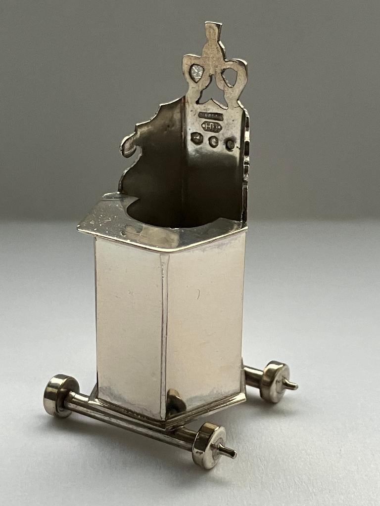 Zilveren miniatuur kinderstoel/kakstoel, H. Hooijkaas, Verzenden, Zilver