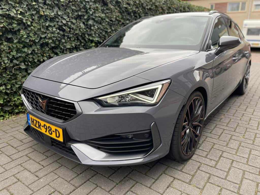 Cupra Leon Sportstourer 310pk S4 Dsg Sport Performanc Brembo, Auto's, Automaat, 4 cilinders, Leon, Leder en Stof