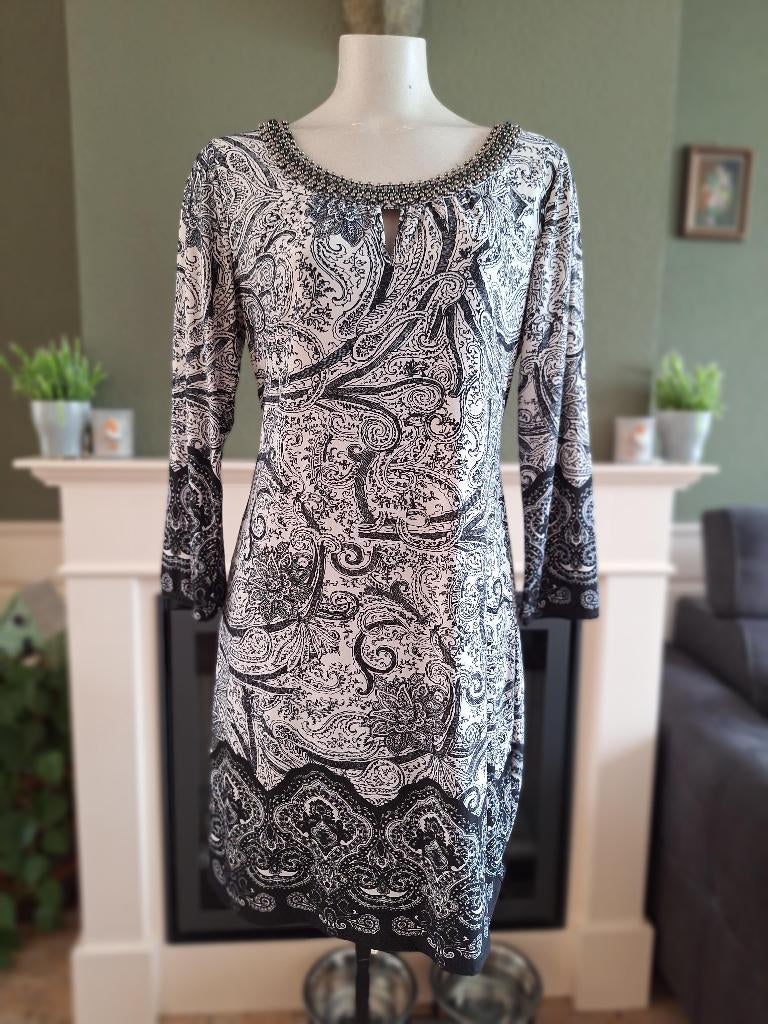 K-Design K Design jurk zwart crème M 38 40, Kleding | Dames, Maat 38/40 (M), K-design, Verzenden, Zwart