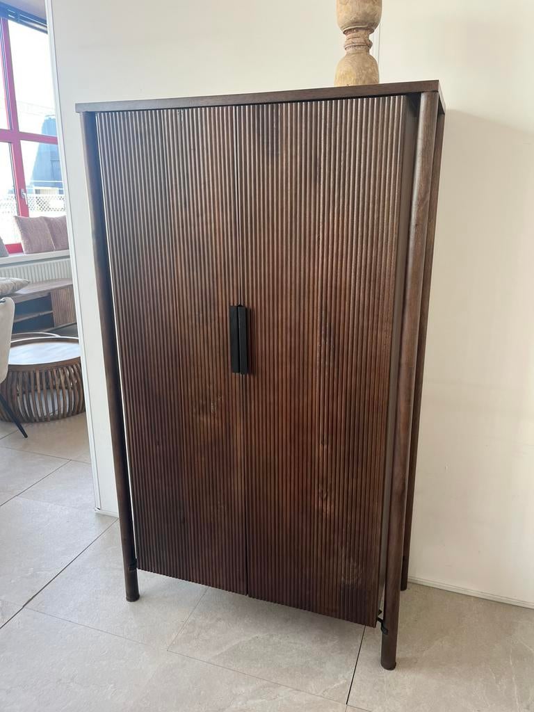 Magazijn leegverkoop dichte kast Noor mangohout walnoot 599