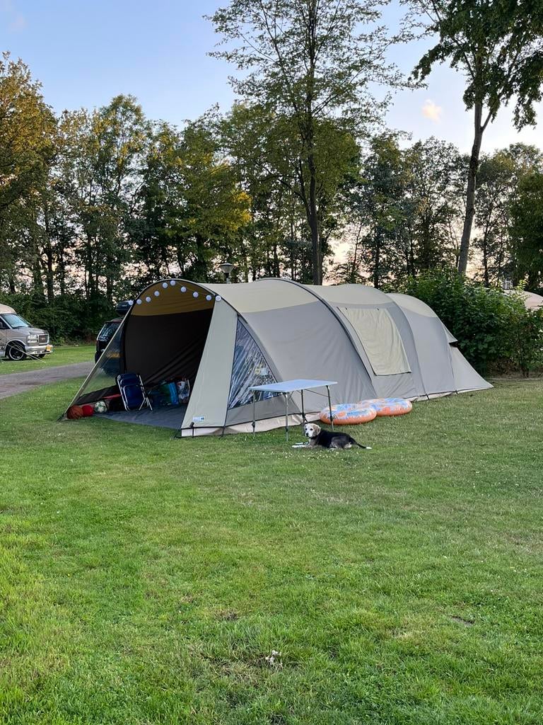 Falco Havik 4000 5 persoons tent, Caravans en Kamperen, Ophalen, Zo goed als nieuw