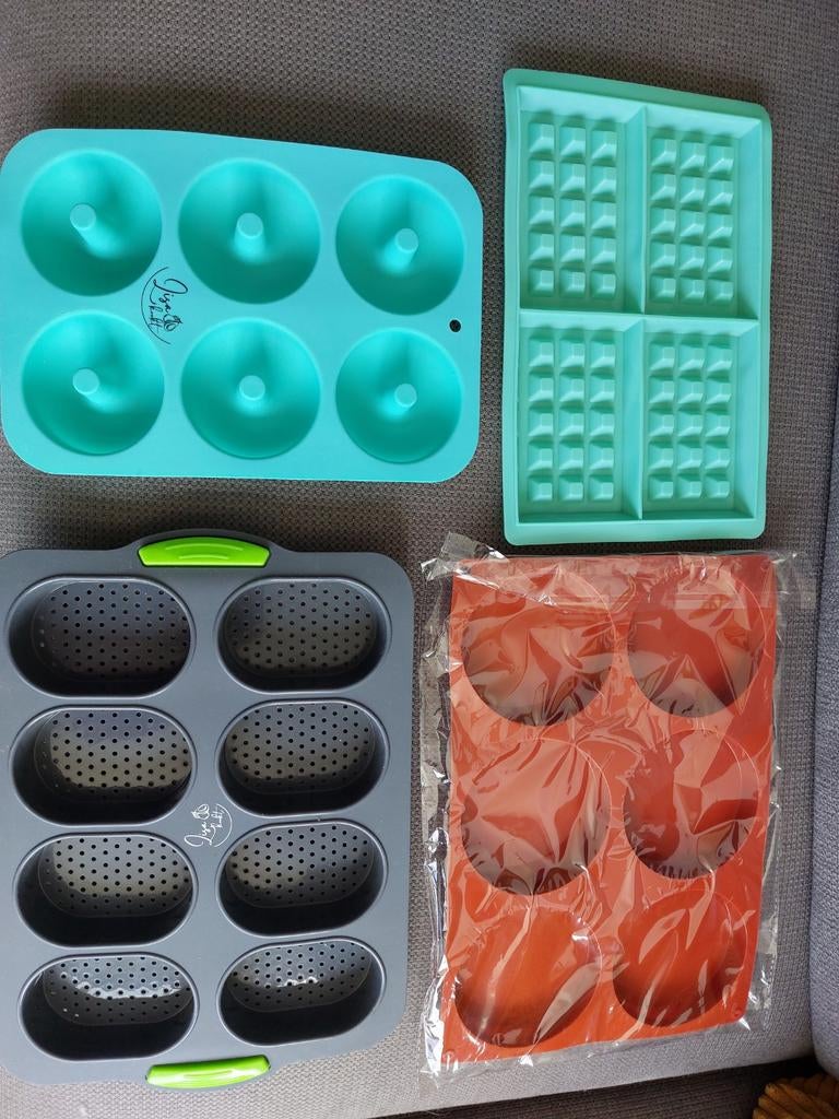 Bakartikelen Lisa Kookt - Donut, wafel en brood bakvormen, Ophalen of Verzenden, Overige merken, Rubber/elastomeren, Groen