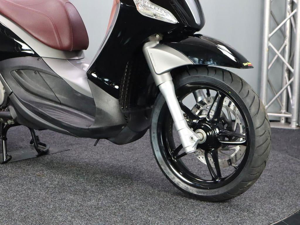 Piaggio Beverly 350 Sport ABS - foto 3