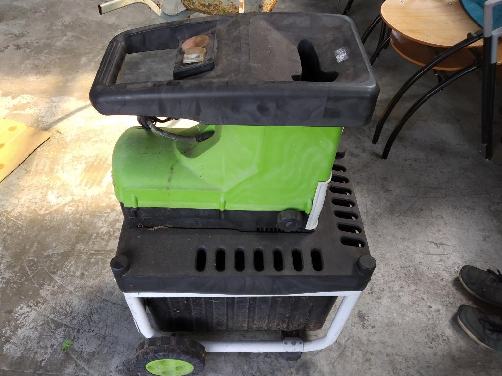 Defecte Flora Best takkenhakselaar (FHL 2500/8), Tuin en Terras, Hakselaars, Ophalen, Gebruikt, Met opvangbak