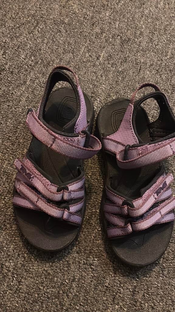 Teva nieuwe sandaal  maat 25 kl paars, Kinderen en Baby's, Ophalen of Verzenden, Zo goed als nieuw, Meisje, Schoentjes