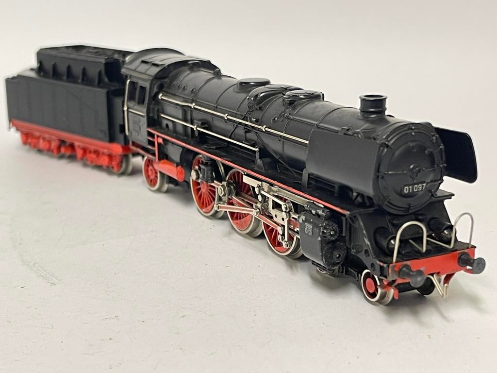 ** COLLECTORS ITEM ** Märklin F 800 ** BR 01 097 **, Hobby en Vrije tijd, Modeltreinen | H0, Zo goed als nieuw, Locomotief, Wisselstroom
